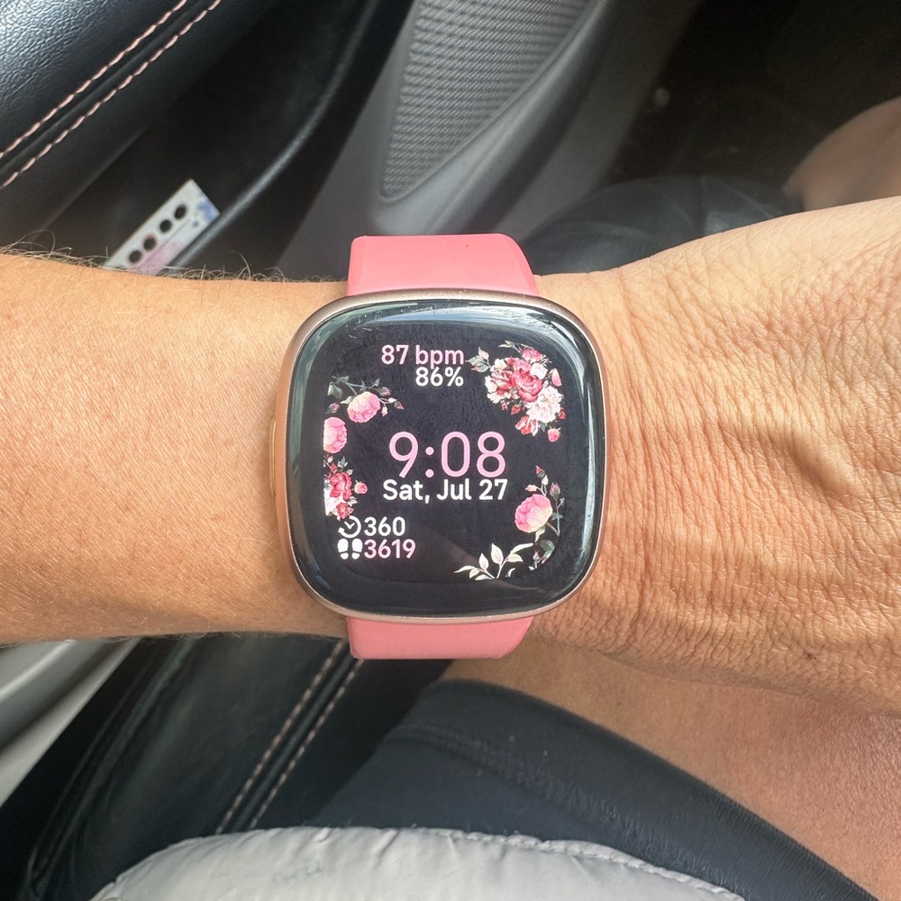 Fitbit Versa 4, rose gold.